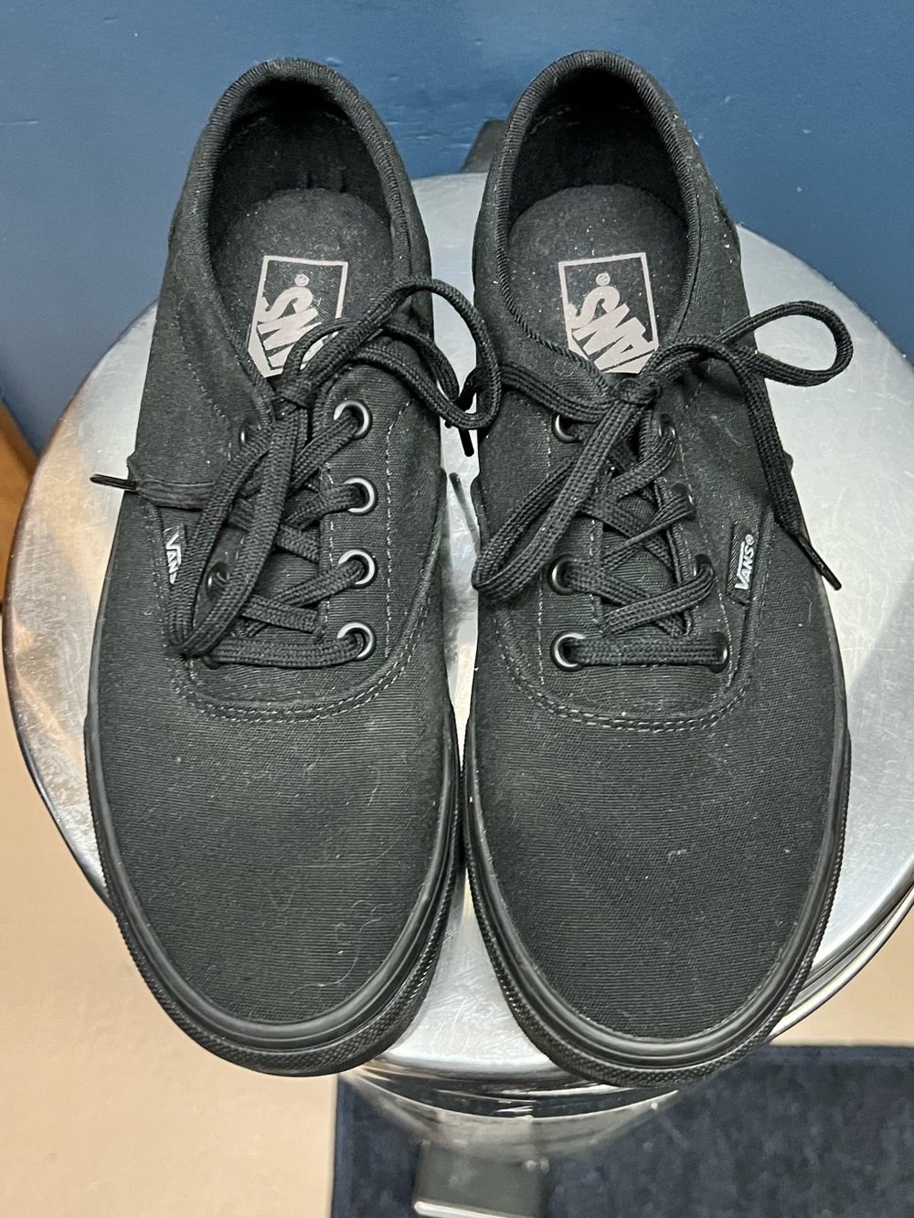 Womens NWOT Vans tie up sneakers size 8.5